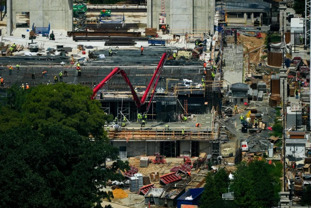Preservation Group Asks Supreme Court to Halt White House Ballroom Construction