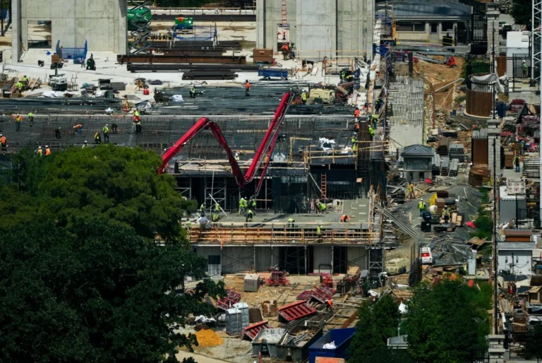 Preservation Group Asks Supreme Court to Halt White House Ballroom Construction