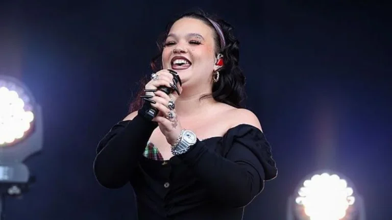 Lola Young Makes Surprise Appearance at Reading Festival Following Hiatus