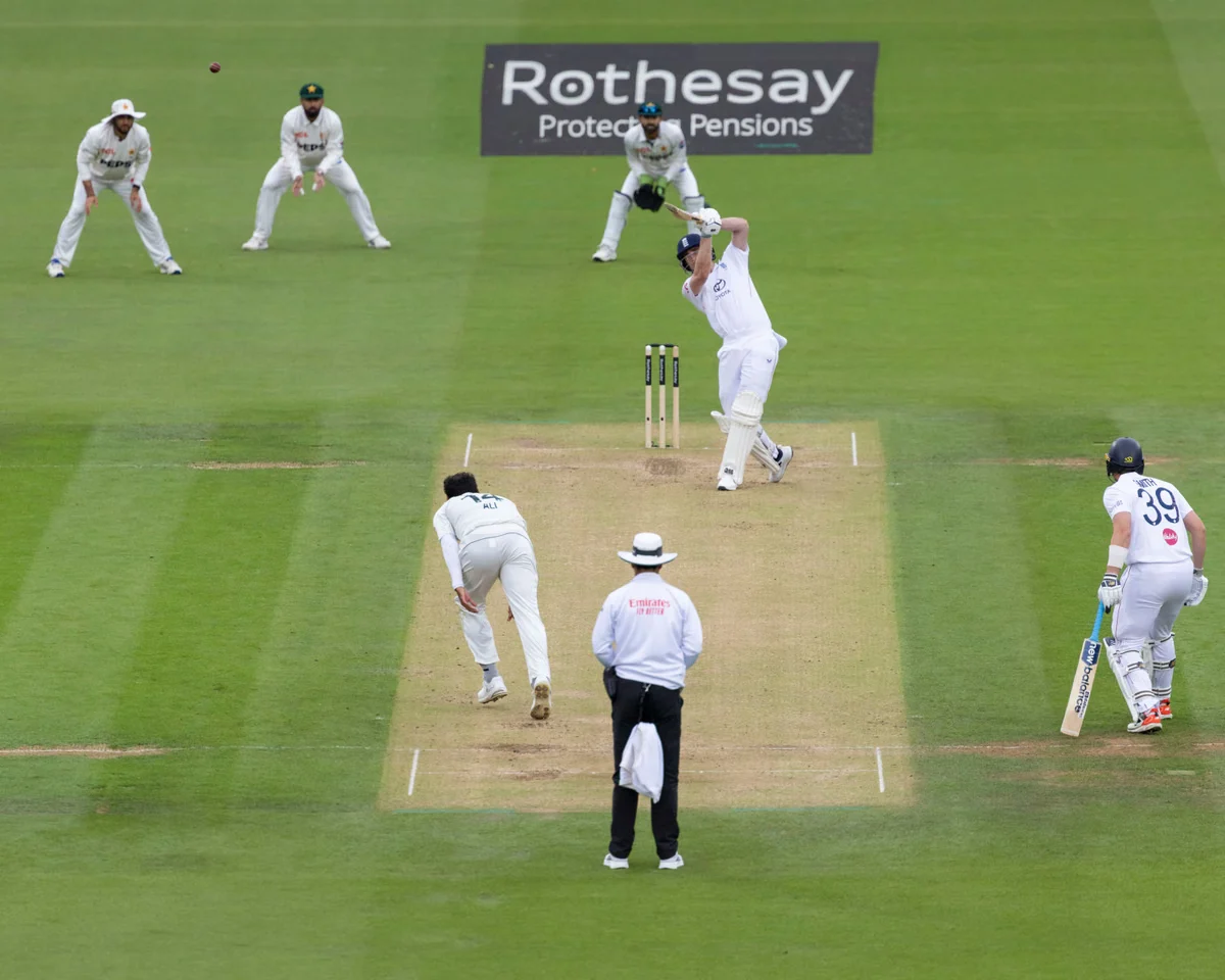 Dan Lawrence Finds New Mentality as England Take Control Against Pakistan at Lord’s