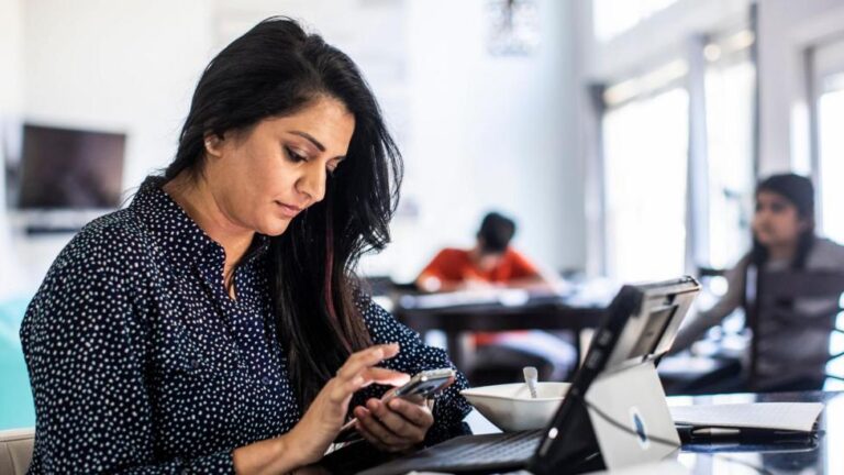 UK Job Vacancies Hit Five-Year Low as Small Businesses Reduce Hiring Efforts