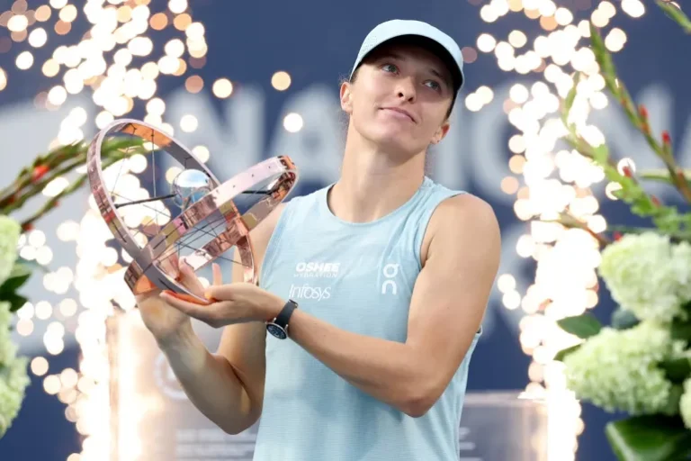 Iga Swiatek Secures First Season Title With Dominant Canadian Open Victory