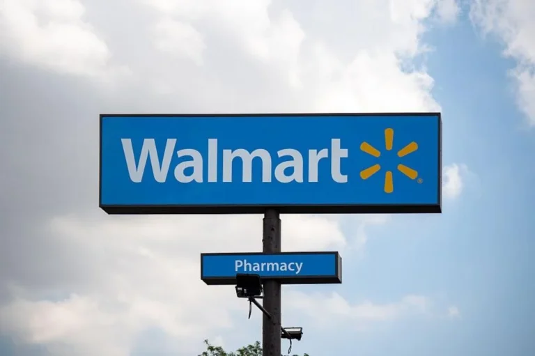 Walmart Sales Growth Hits Six-Year Low as US Consumers Face Economic Pressure
