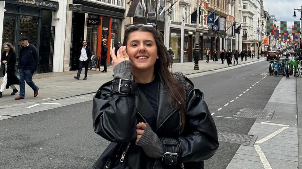 Breaking the Cycle: How Young Shoppers Are Overcoming Impulse Spending Habits