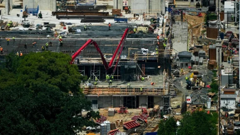 Chief Justice Roberts Allows Construction of $400 Million White House Ballroom to Continue