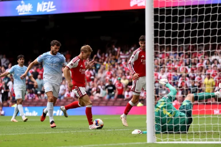 Arsenal Dominate Manchester City 3-0 to Secure Community Shield Victory