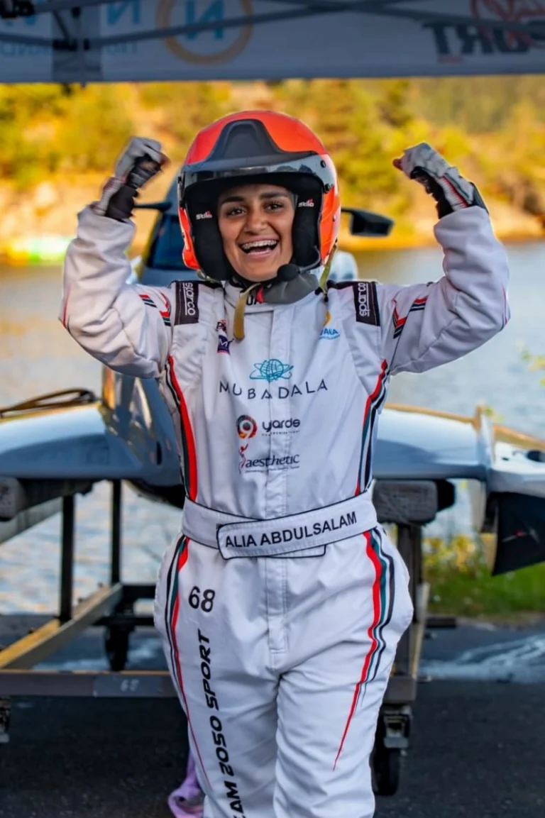Emirati Racer Alia Abdulsalam Fairooz Shatters Formula 4 Powerboat World Speed Record