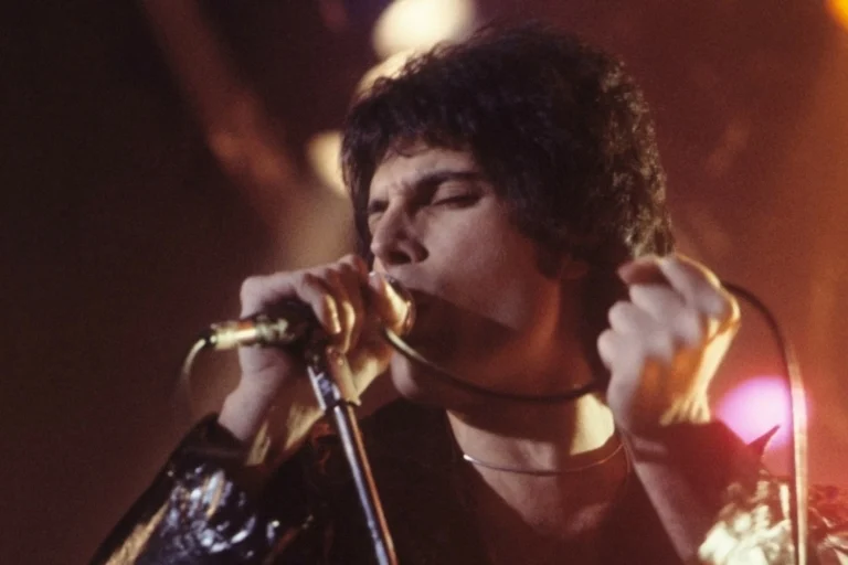 Thousands Gather in Montreux to Celebrate Freddie Mercury’s 80th Birthday