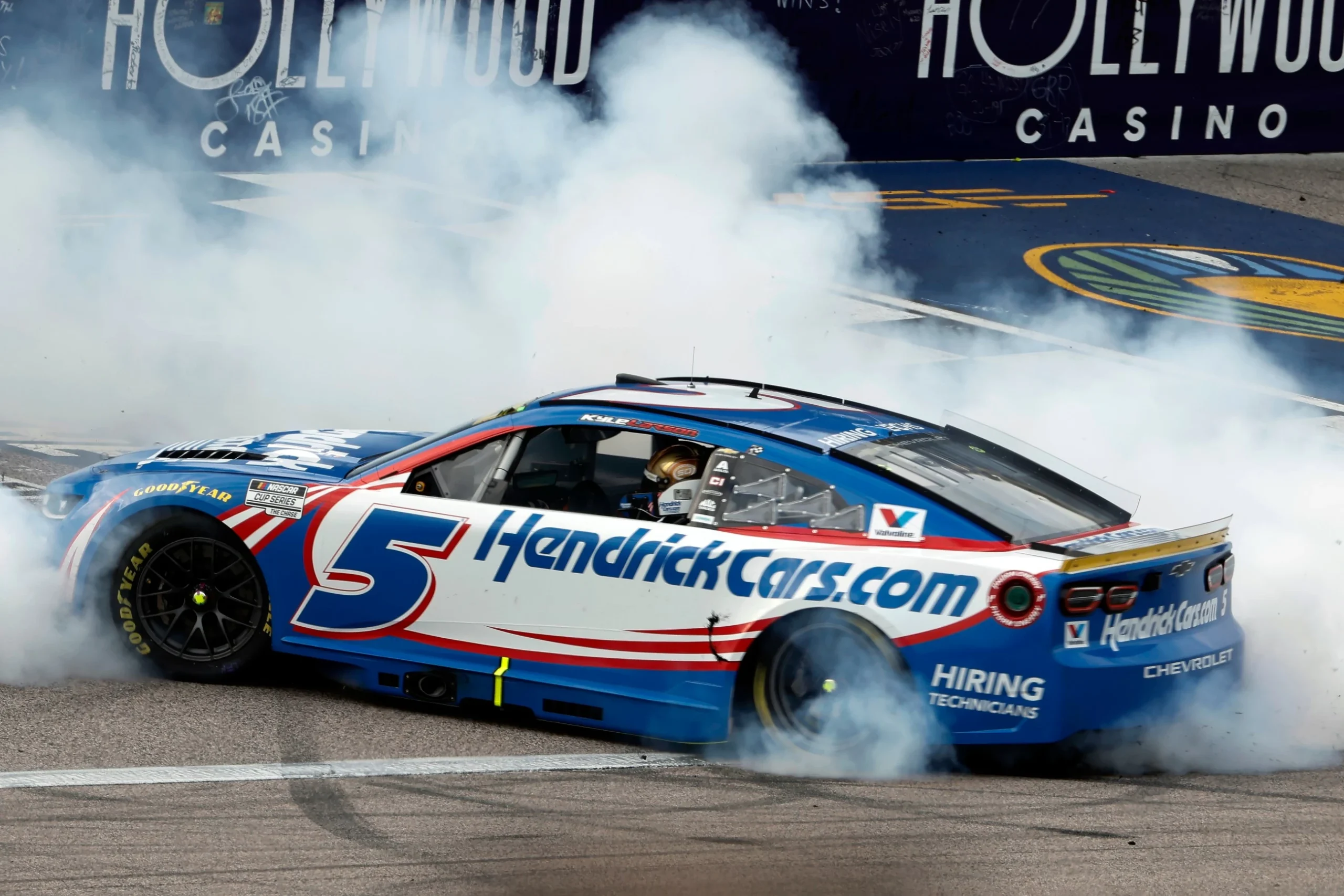 Kyle Larson Dominates Kansas to Seize NASCAR Playoff Lead