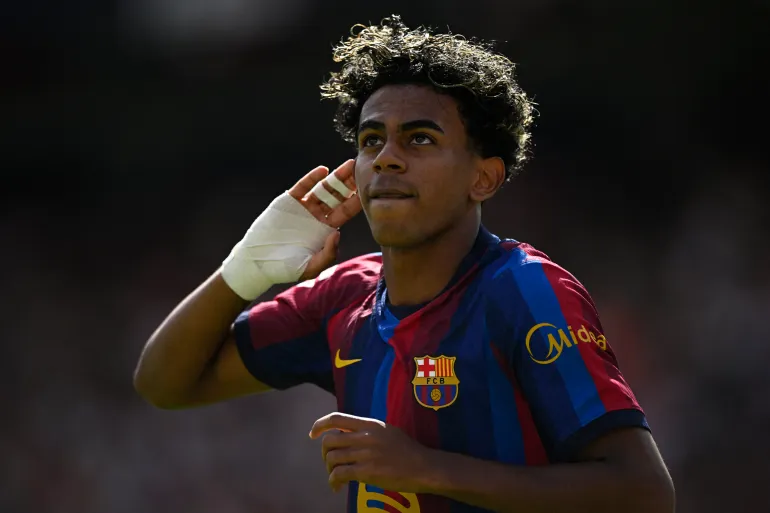 Barcelona Maintain Perfect Start with Dominant 5-0 Victory Over Valencia