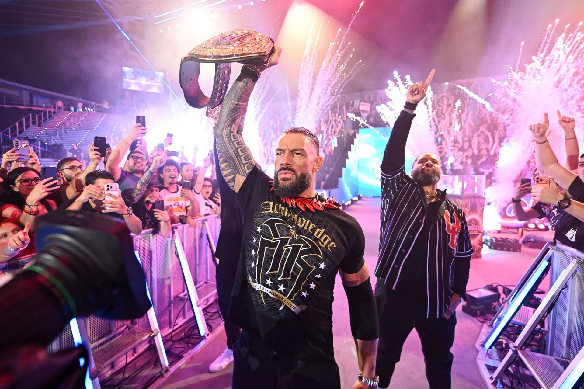 Report: Roman Reigns vs. Sami Zayn Planned for Crown