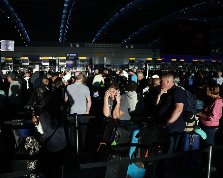 Software glitch caused UK flight chaos in a millisecond