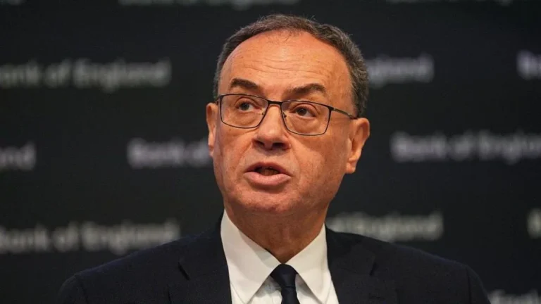 Bank of England Governor Argues Against Immediate AI Regulation