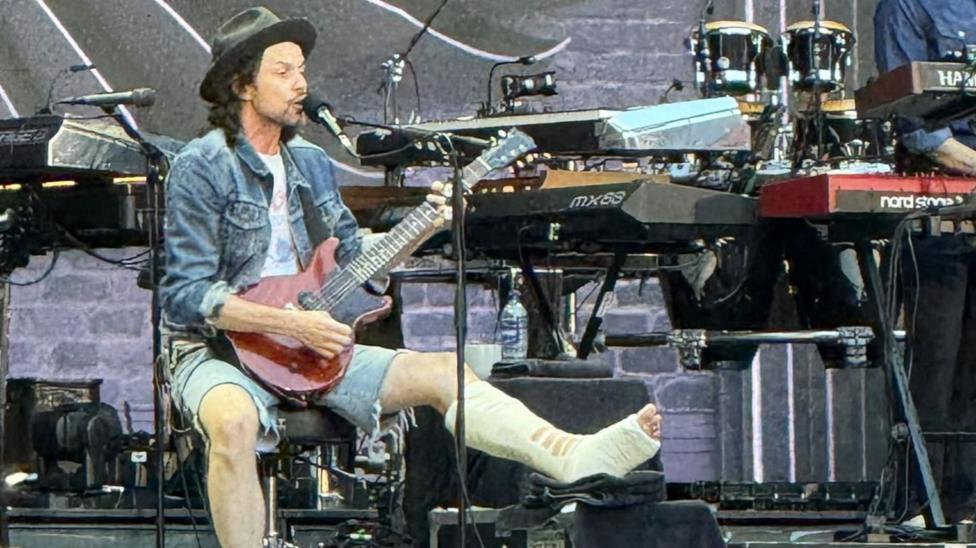 Singer James Bay Performs at Wembley Stadium While Recovering from Broken Ankle