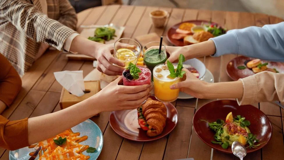 Six Practical Strategies to Reduce Your Dining Out Costs Amid Rising Prices