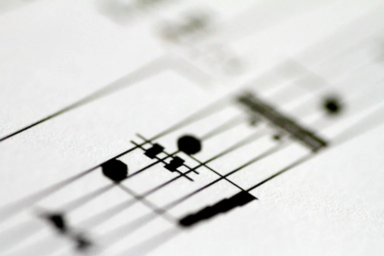 Suno Partners with Warner Music and BMG to Launch New AI Music Generation Models
