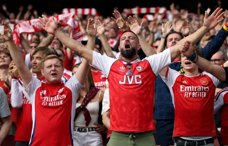 UK Prime Minister Considers Lifting Soccer Alcohol Ban