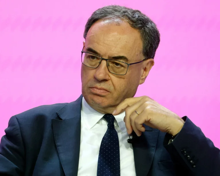 Bank of England Governor Joins Walkout Against Russian Official