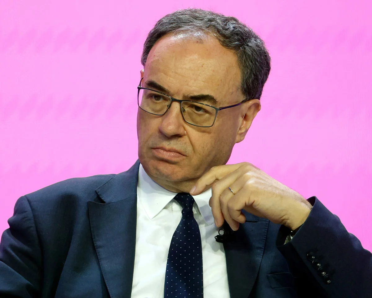 Bank of England Governor Joins Walkout Against Russian Official