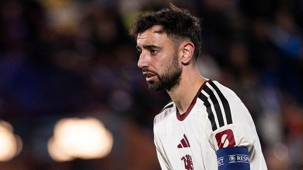 Bruno Fernandes keeps captaincy despite criticising Carrick tactics