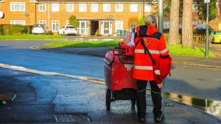 Royal Mail Union Reports Exodus of 400 Staff Weekly
