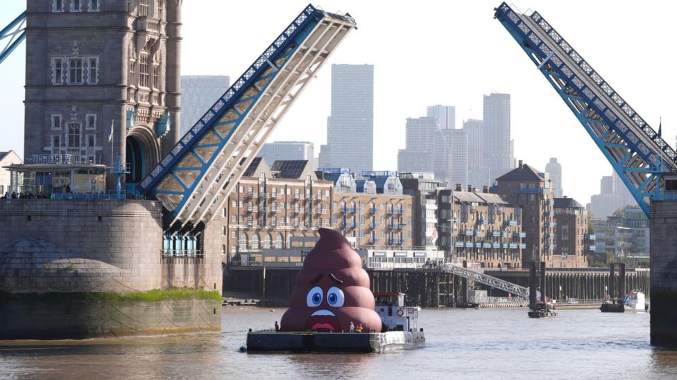 Danny Dyer Stages River Thames Protest Against Water Companies