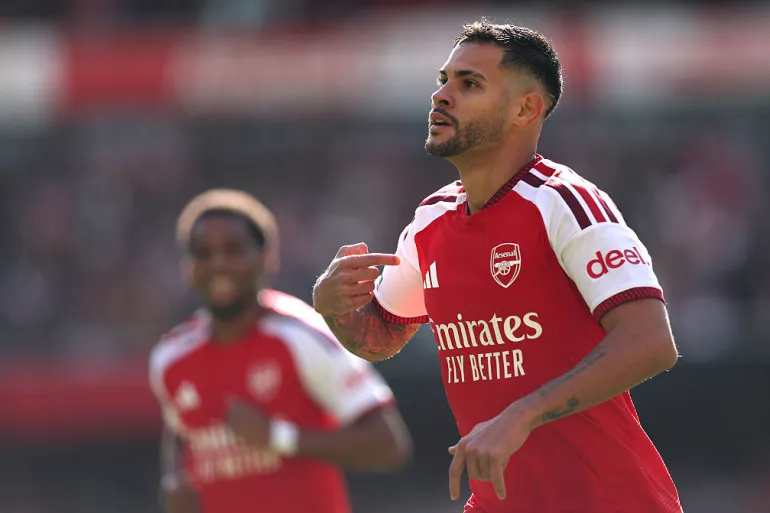 Arsenal Edge Leeds 2-1 to Draw Level with Man