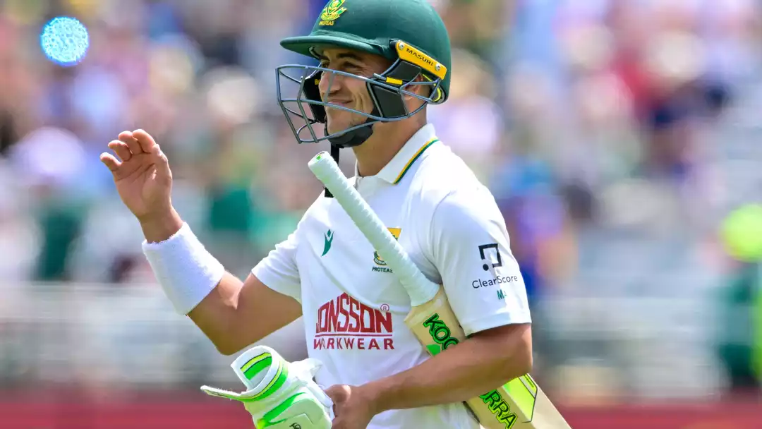South Africa Collapses to 329 After Starc’s Six-Wicket Haul