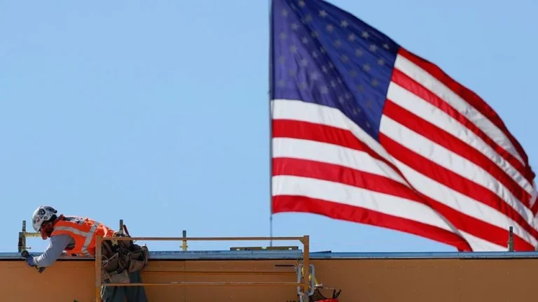 US Job Growth Cools Sharply Ahead of Midterms