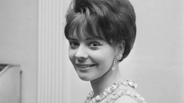 Scottish Chart-Topping Singer Lena Martell Dies at 86
