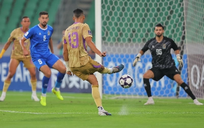 Al Ain Cruises Past Air Force Club in ACL